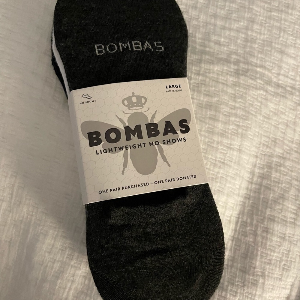 BOMBAS WOMENS SOCKS NEW SIZE LARGE.
